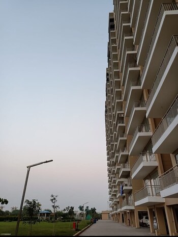 Breez Global Hill View