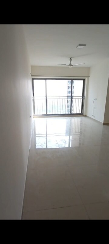 Room in 2 BHK Apartment at Kalpataru The Sunrise, Kolshet Road – for Rent