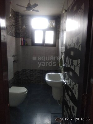 Bathroom in 2.5 BHK Apartment at Jagriti Enclave – for Rent