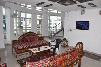 4 BHK Flat for Sale in Gomti Nagar, Lucknow