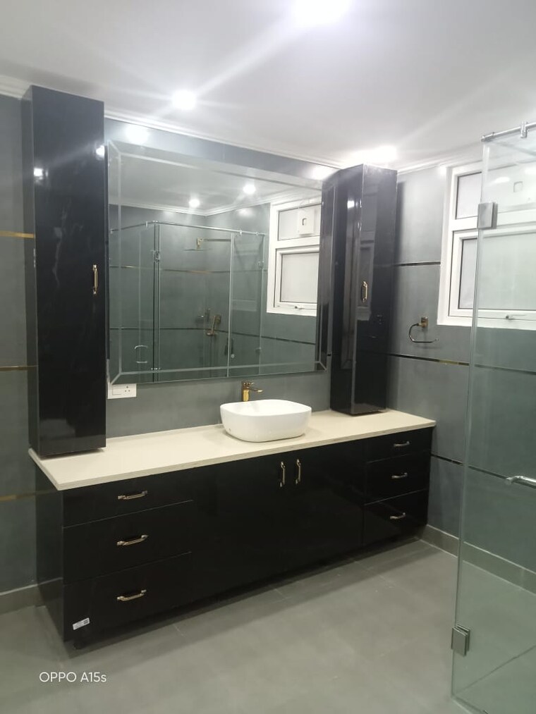 Kitchen, vasant vihar 3 Bedroom 300 Sq.Yd. Apartment In Vasant Vihar Delhi 9890105