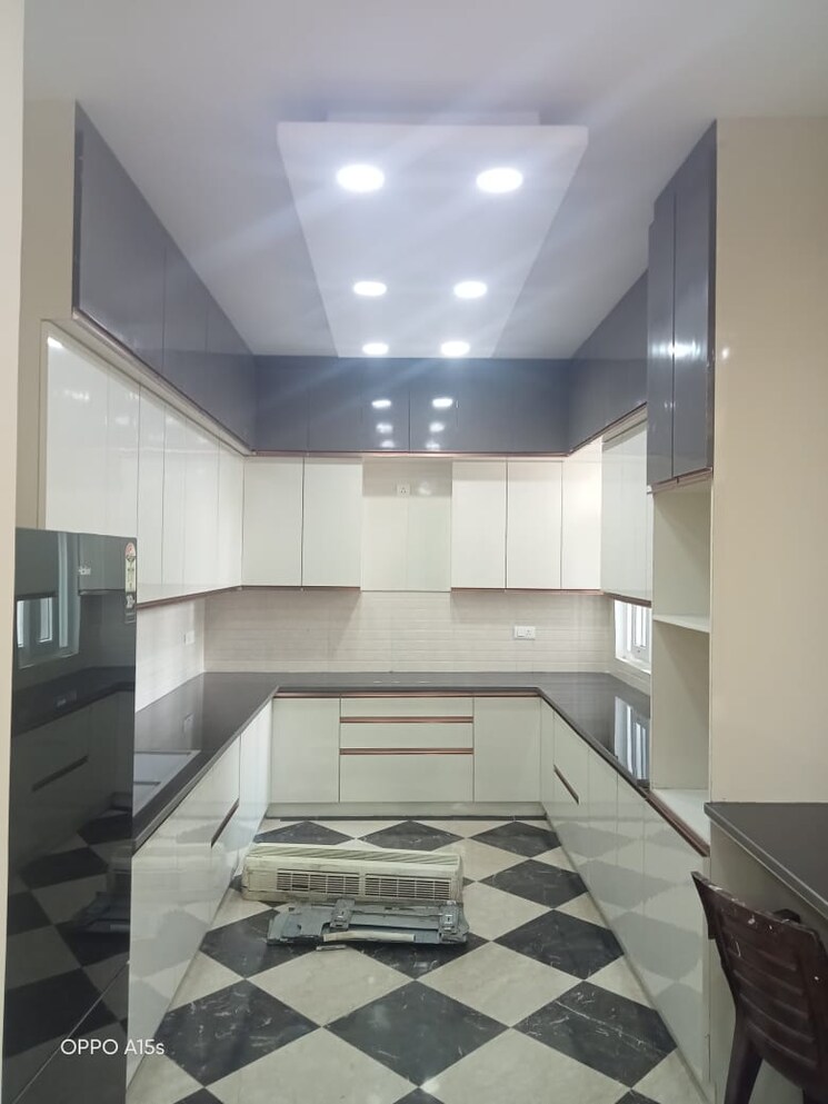 Kitchen, vasant vihar 3 Bedroom 300 Sq.Yd. Apartment In Vasant Vihar Delhi 9890105