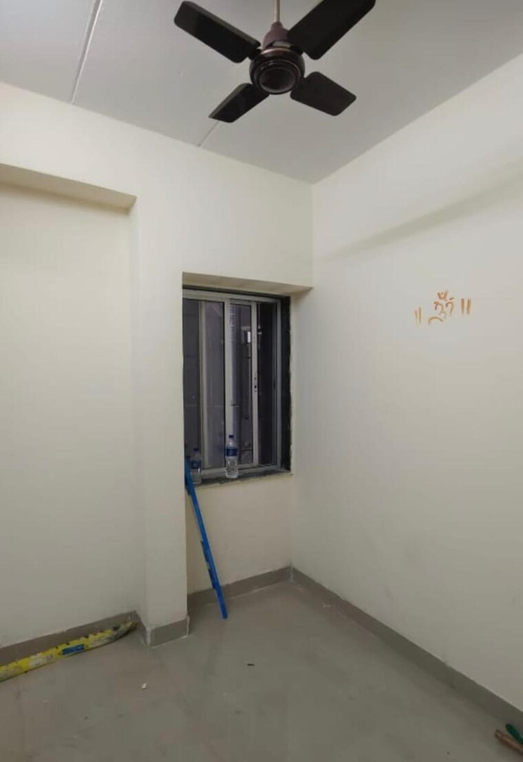 Room, dadar east 1 Bedroom 250 Sq.Ft. Apartment In Dadar East Mumbai 9893097