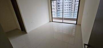 Room in 3 BHK Apartment at Prestige Siesta, Mulund West – for Rent
