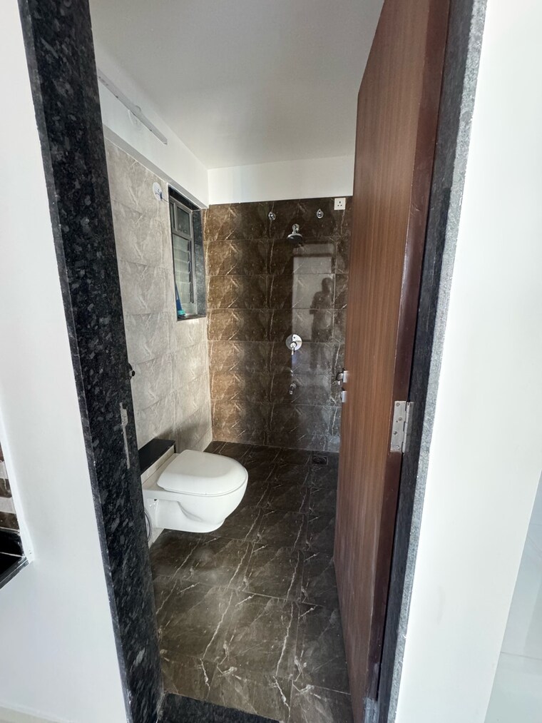 Bathroom, lodha-bella-vita 2 Bedroom 741 Sq.Ft. Apartment In Nibm Road Pune 9894330