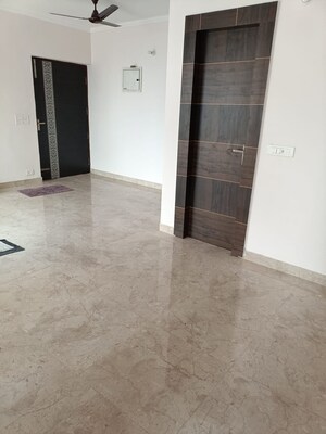 Room in 2.5 BHK Apartment at Amrapali Leisure Park, Amrapali Leisure Valley – for Rent