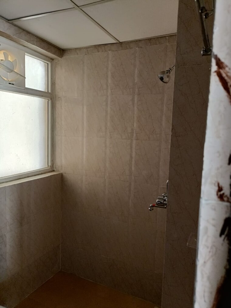 Bathroom, amrapali-leisure-park 2.5 Bedroom 1225 Sq.Ft. Apartment In Amrapali Leisure Valley Greater Noida 9894639