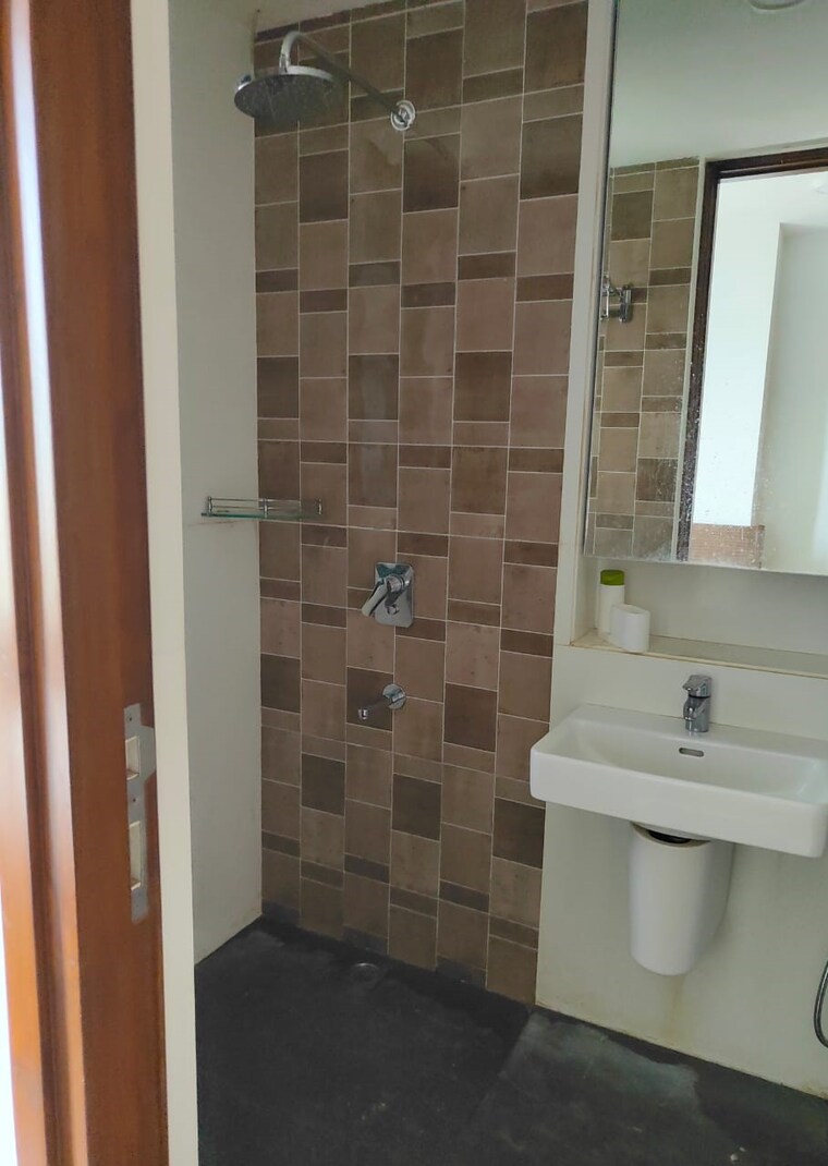 Bathroom, lodha-parkside 2 Bedroom 1250 Sq.Ft. Apartment In Worli Mumbai 9894754