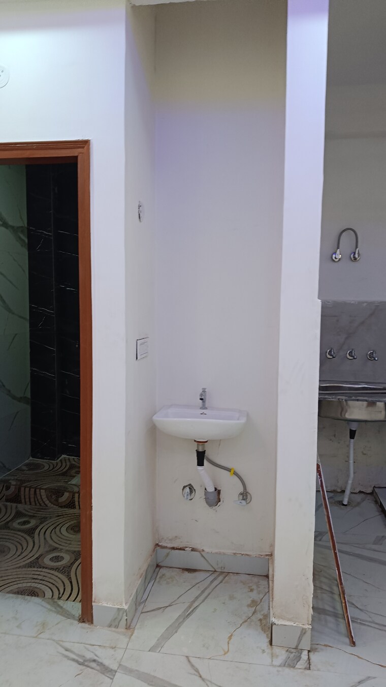 Bathroom, shalimar garden extension i 2 Bedroom 800 Sq.Ft. Builder Floor In Shalimar Garden Extension I Ghaziabad 9895337