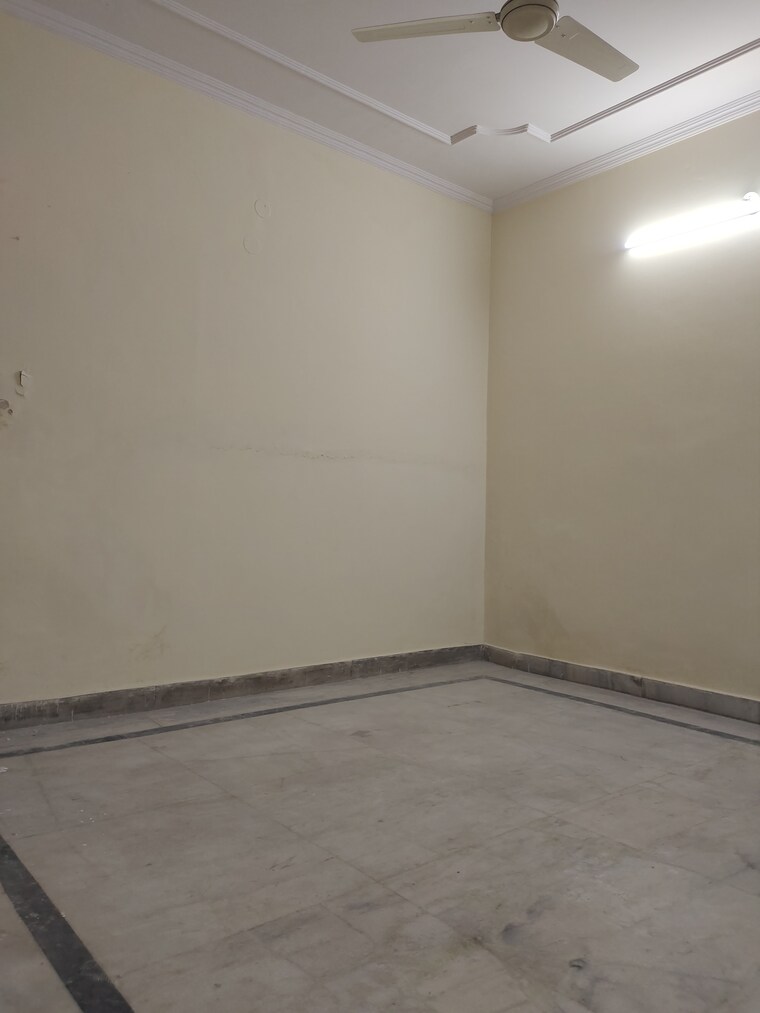 Room, greater kailash i 3 Bedroom 1800 Sq.Ft. Builder Floor In Greater Kailash I Delhi 9895640