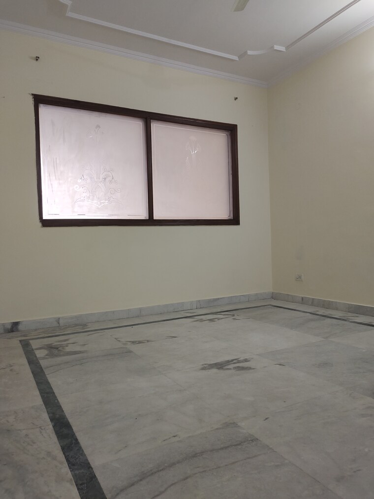 Room, greater kailash i 3 Bedroom 1800 Sq.Ft. Builder Floor In Greater Kailash I Delhi 9895640