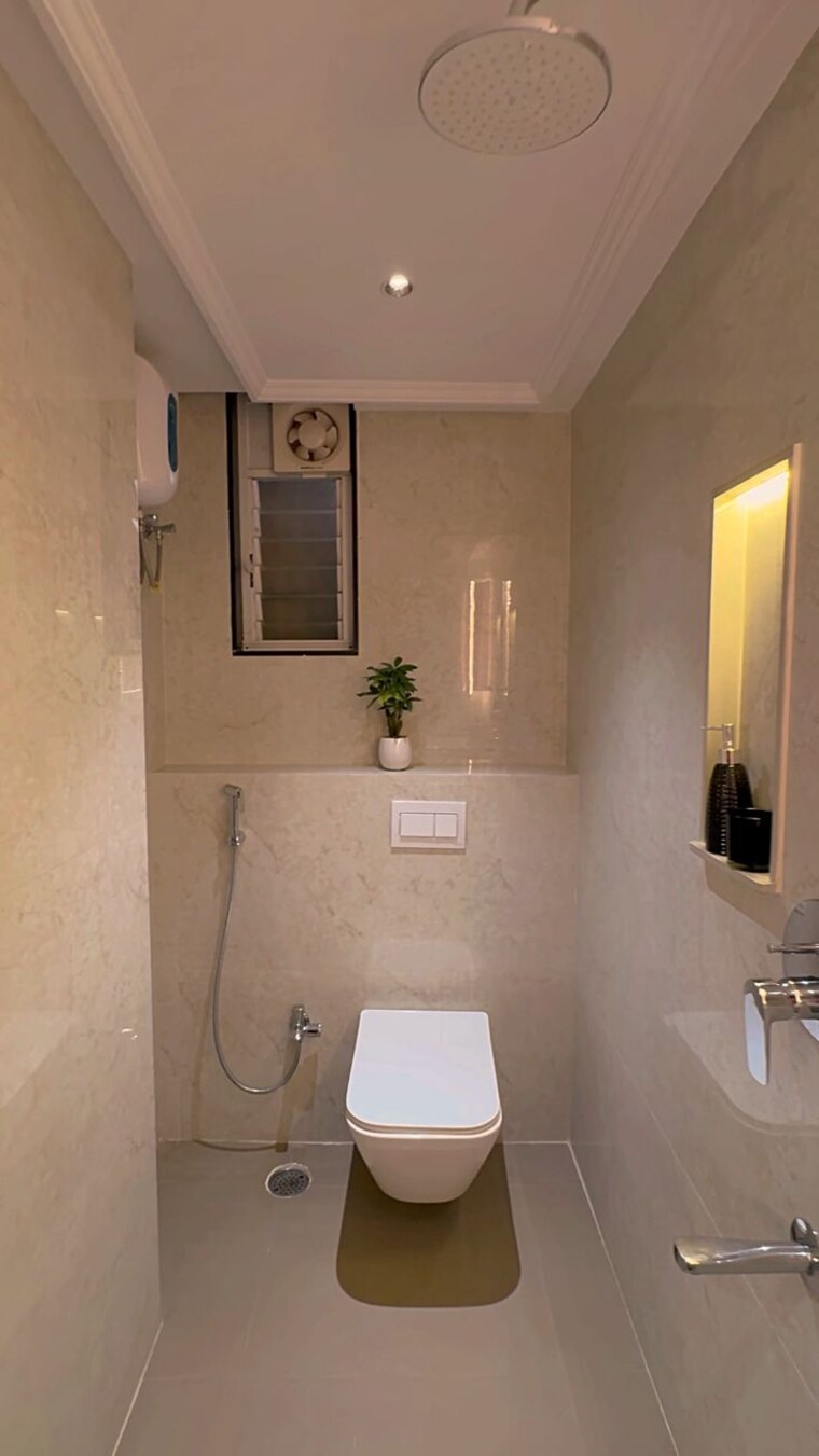 Bathroom, vineet khand Pg For Girls In Vineet Khand 9895914
