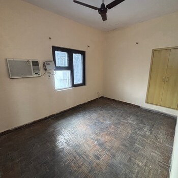 3 BHK Flat for Sale in Vikas Puri, Delhi