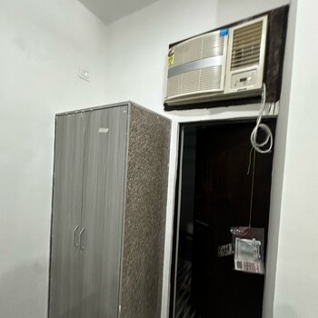 2 BHK Builder Floor for Rent in Sector 52, Gurgaon