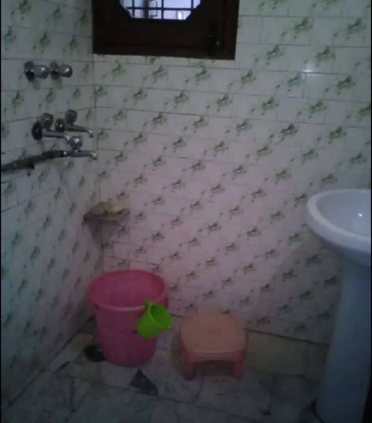 Bathroom, sector 44 2 Bedroom 900 Sq.Ft. Builder Floor In Sector 44 Chandigarh 9910719