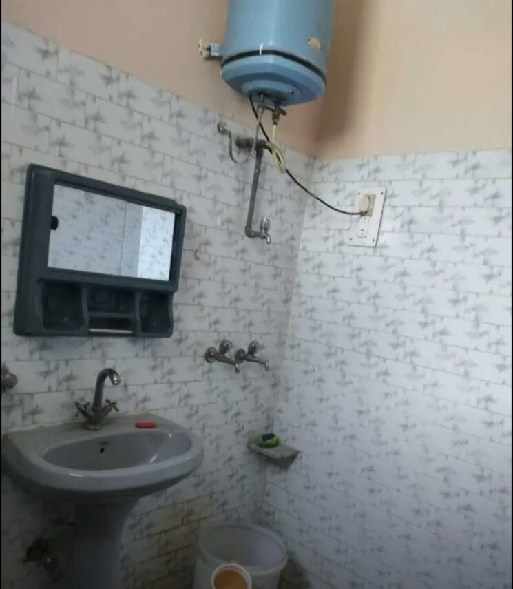 Bathroom, sector 44 2 Bedroom 900 Sq.Ft. Builder Floor In Sector 44 Chandigarh 9910719