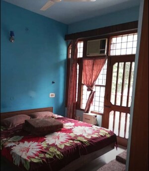 Bedroom in 2 BHK Builder Floor at Sector 44 – for Rent