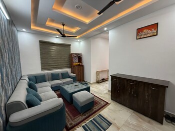 2 BHK Builder Floor for Rent in Aman Vihar, Dehradun