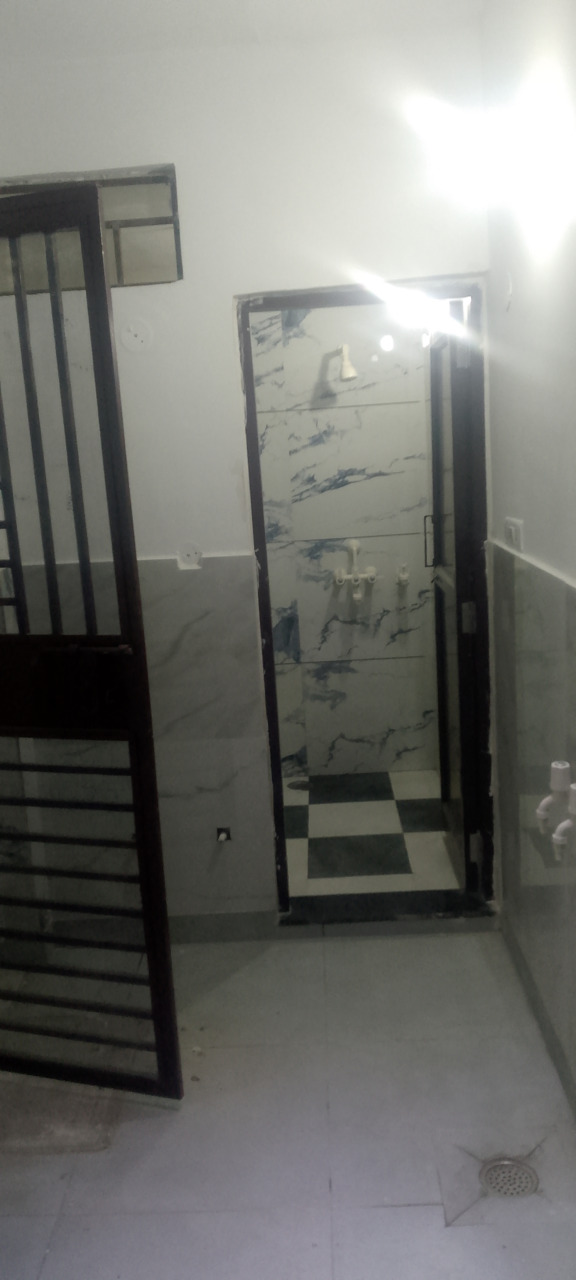 1 BHK 200 Sq.Ft. Builder Floor in Arun Yamuna Enclave