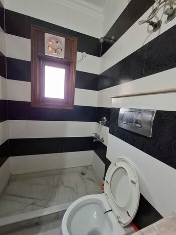 4 BHK Builder Floor for Rent in Nehru Enclave, Delhi