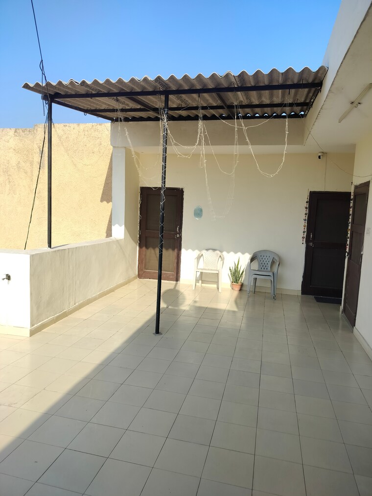 Terrace, sarita vihar 1 RK 400 Sq.Ft. Apartment In Sarita Vihar Delhi 9918895