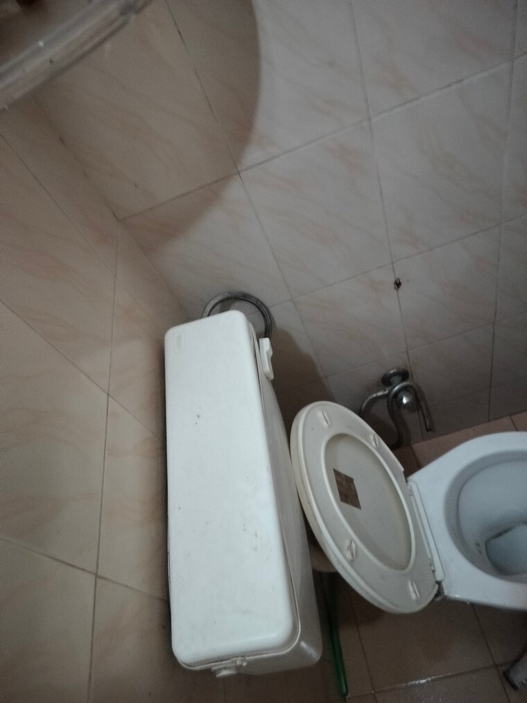 Bathroom, sarita vihar 1 RK 400 Sq.Ft. Apartment In Sarita Vihar Delhi 9918896