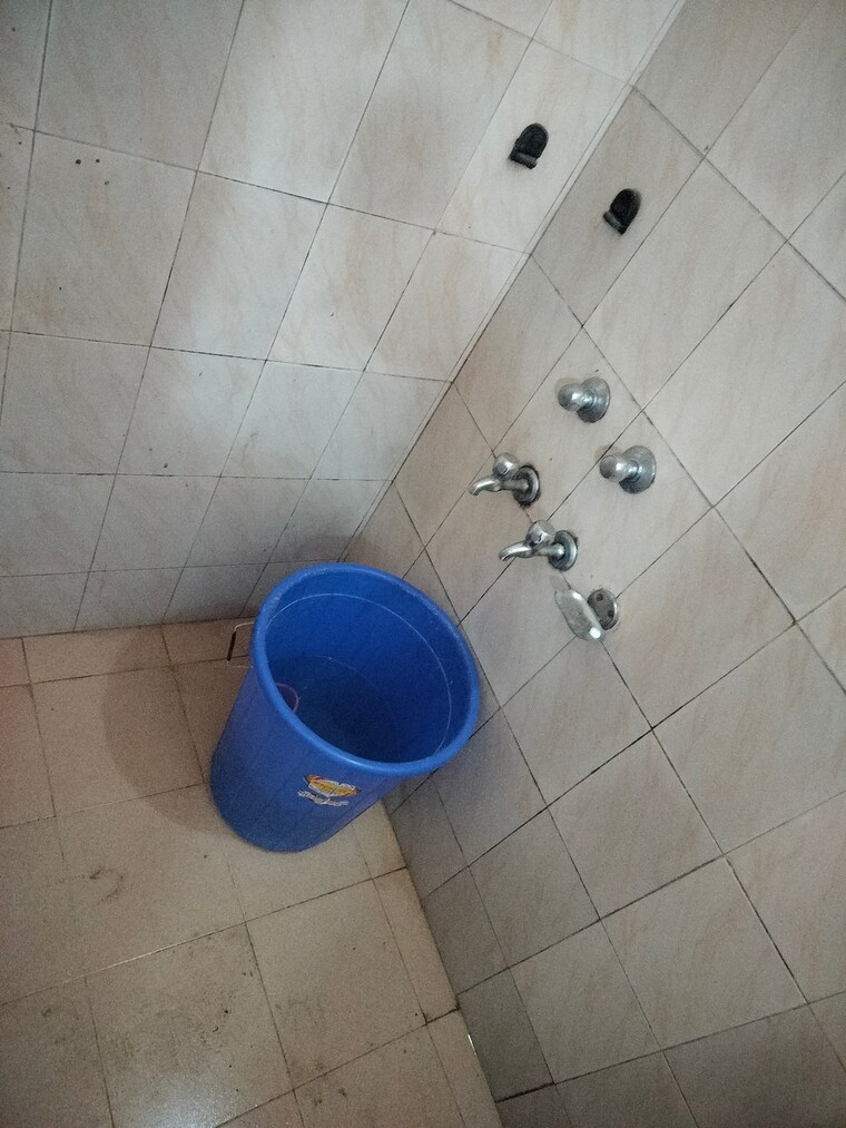 Bathroom, sarita vihar 1 RK 400 Sq.Ft. Apartment In Sarita Vihar Delhi 9918896