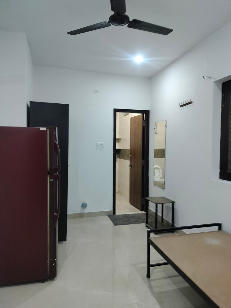 Room, sarita vihar 1 RK 400 Sq.Ft. Apartment In Sarita Vihar Delhi 9918897