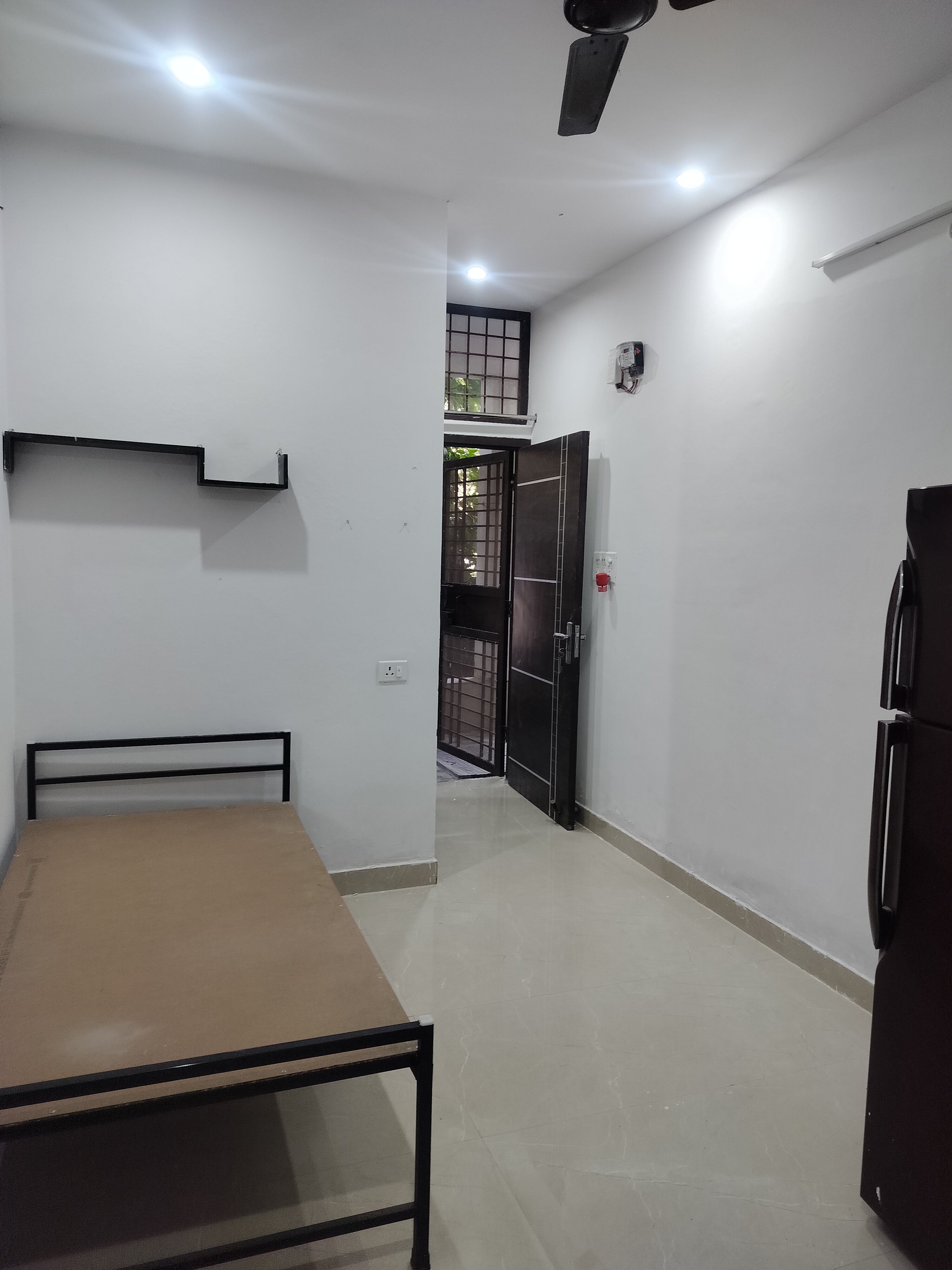 1 RkApartment For Rent in Sarita Vihar