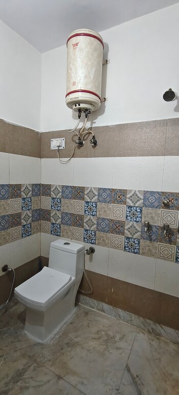 2 BHK Builder Floor for Rent in Pandav Nagar, Delhi