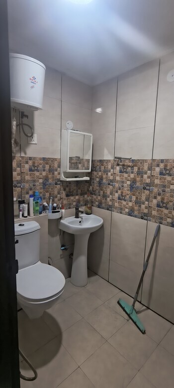 2 BHK Builder Floor for Sale in Panchsheel Vihar, Delhi