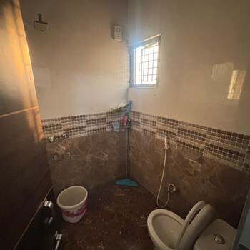 5 BHK Flat for Sale in Vikas Puri, Delhi