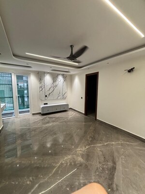 Room in 4 BHK Builder Floor at Janakpuri – for Sale