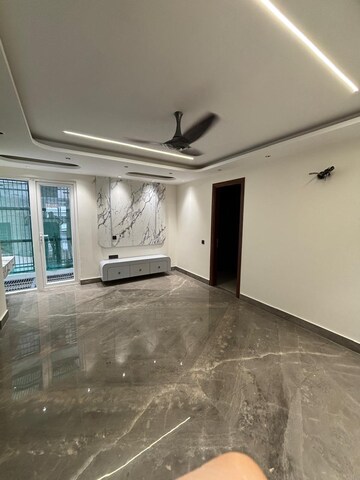 Room in 4 BHK Builder Floor at Janakpuri – for Sale