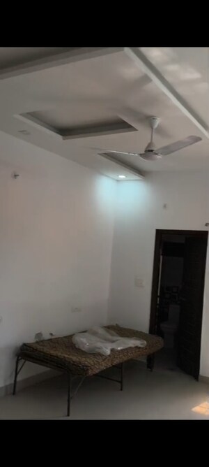 3 BHK Builder Floor For Rent in Aman Vihar
