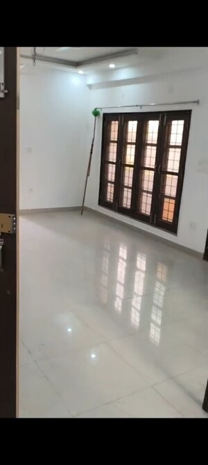 Room in 3 BHK Builder Floor at Aman Vihar – for Rent