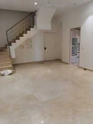 Room in 3 BHK Apartment at Indiabulls Sky Forest, Lower Parel – for Sale