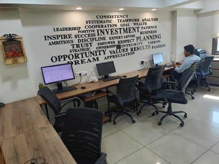 Team Area, marutinandan-entice Commercial Office Space 1062 Sq.Ft. In Ambli Ahmedabad 9930040