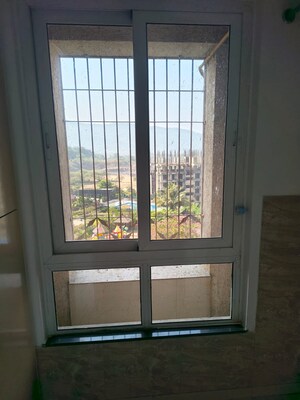 Room in 1 BHK Apartment at Puranik Rumah Bali, Ghodbunder Road – for Rent