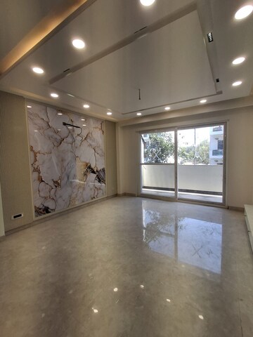 Room in 4 BHK Builder Floor at Sector 57 – for Sale