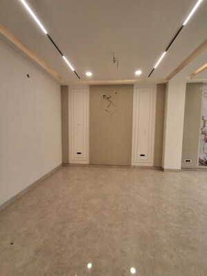 Room in 4 BHK Builder Floor at Sector 57 – for Sale