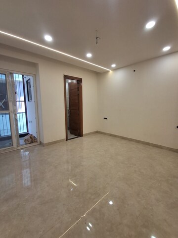 Room in 4 BHK Builder Floor at Sector 57 – for Sale