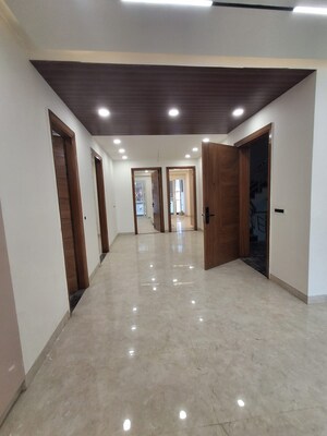 Room in 4 BHK Builder Floor at Sector 57 – for Sale