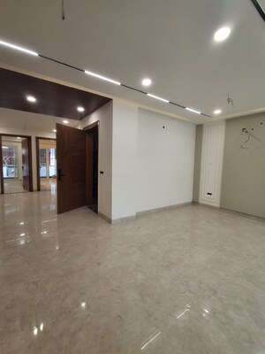 Room in 4 BHK Builder Floor at Sector 57 – for Sale