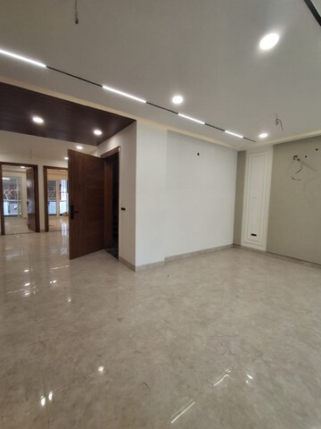 Room in 4 BHK Builder Floor at Sector 57 – for Sale