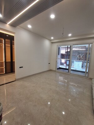 Room in 4 BHK Builder Floor at Sector 57 – for Sale