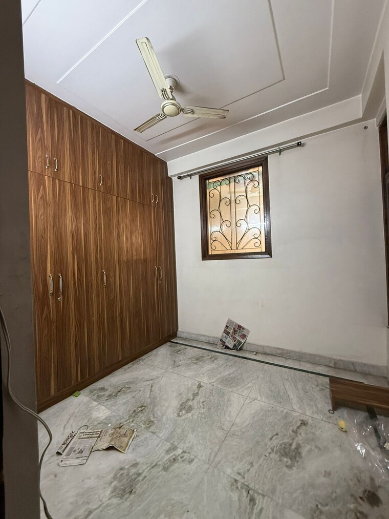 Bedroom, shri-ram-plaza-vaishali 3 Bedroom 1350 Sq.Ft. Apartment In Vaishali Sector 4 Ghaziabad 9930106