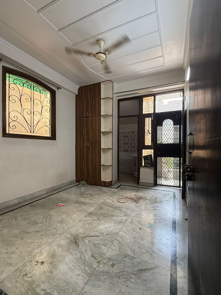 Room, shri-ram-plaza-vaishali 3 Bedroom 1350 Sq.Ft. Apartment In Vaishali Sector 4 Ghaziabad 9930106