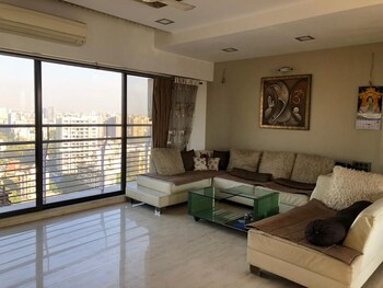 2 BHK Flat for Rent in Veera Desai Road, Mumbai