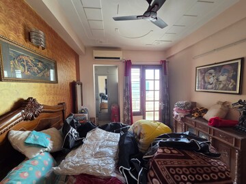 Parking in 2 BHK Independent House at Sector 9a – for Rent